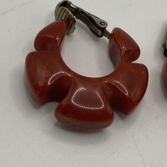 Vintage Red Resin Chunky Flower Hoop Earrings Womens Clip On 1.25 In Jewelry