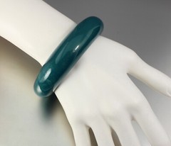 VINTAGE 60’S TEAL PLASTIC LUCITE BANGLE BRACELET