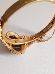 Vtg 70s FLORENZA Cameo Articulated Goldtone Clamper Bangle Bracelet Jewelry