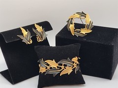 Vintage Mode Art Black & Gold Tone Leaf Bracelet, Brooch, Clip Earrings Set