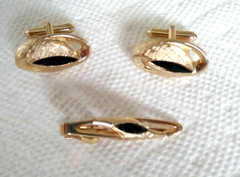 Vintage 1970’s SWANK Textured & Smooth Gold Tone Black Onyx Cufflinks & Tie Bar
