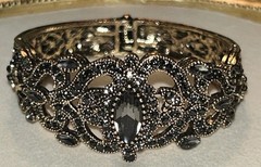 Visson Signed Gothic Smoky Quartz Tone Rhinestone Filigree Hinged Bangle Size 7