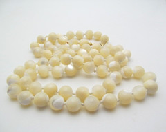 Vintage Mother of Pearl Iridescent 10mm Knotted White Beige Necklace 32 In