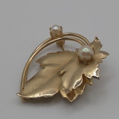 VTG MCM Brooch Layered Curled White Gold Tone Leaves Fall Cottage Cabincore Pin