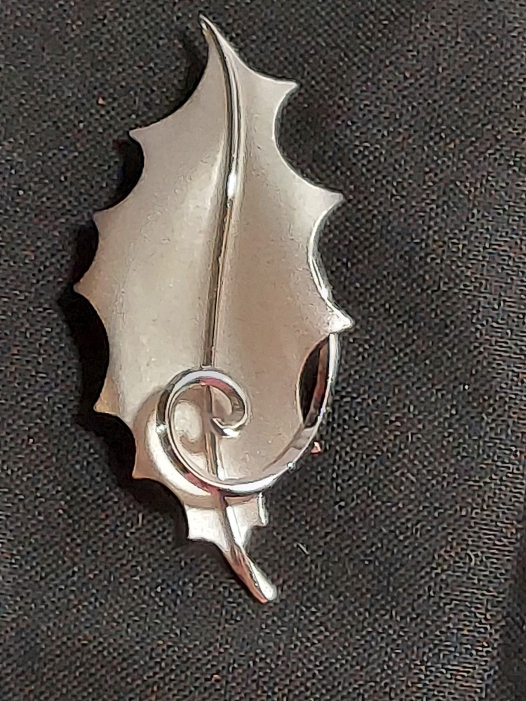 Star Art Brooch Holly Leaf 40’s -50’s Sterling