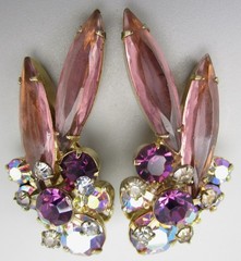 LOVELY 1960’S JULIANA DELIZZA & ELSTER LILAC RHINESTONE BROOCH & EARRINGS SET