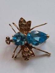10k Yellow Gold Blue Topaz Bee Bug Fling Insect Pin Pendant Brooch