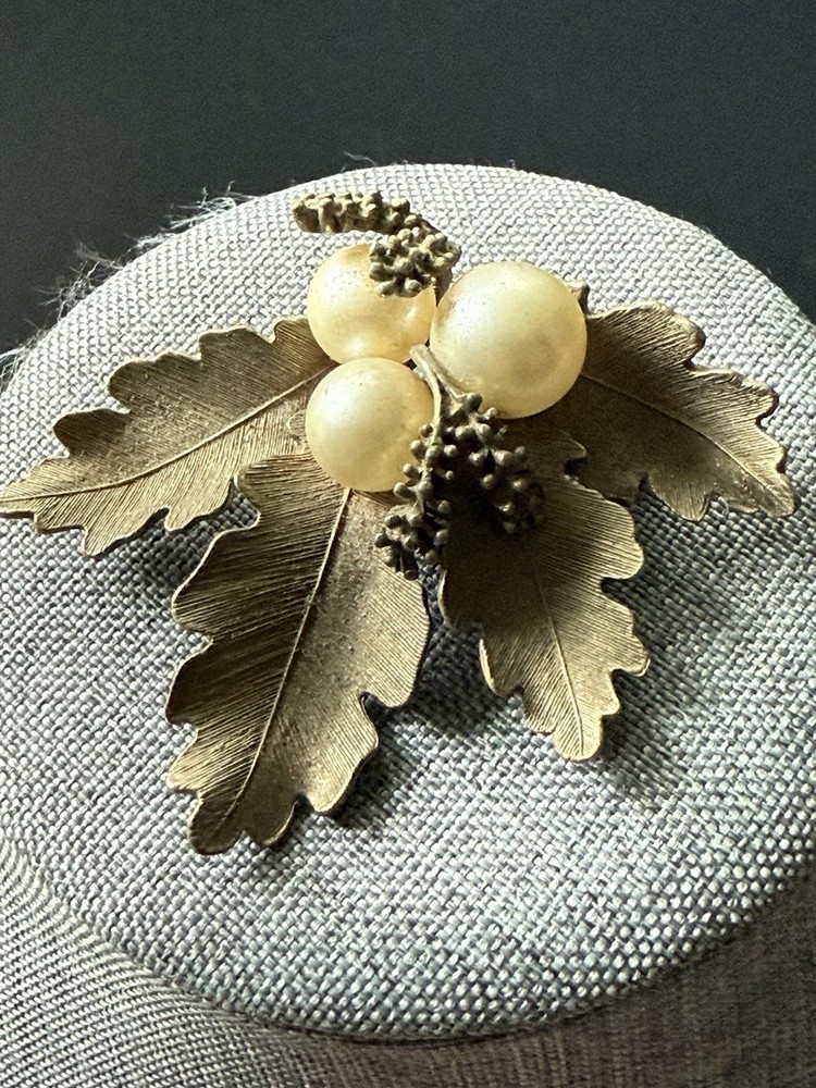 Vintage Flower Faux Pearl Brooch Matte Finish Brushed Gold Career Cocktail Retro
