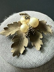 Vintage Flower Faux Pearl Brooch Matte Finish Brushed Gold Career Cocktail Retro