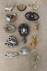 Lot Of 14 Vintage Miscellaneous Unsigned Brooches Pins Jewelry $3.57 Per Brooch