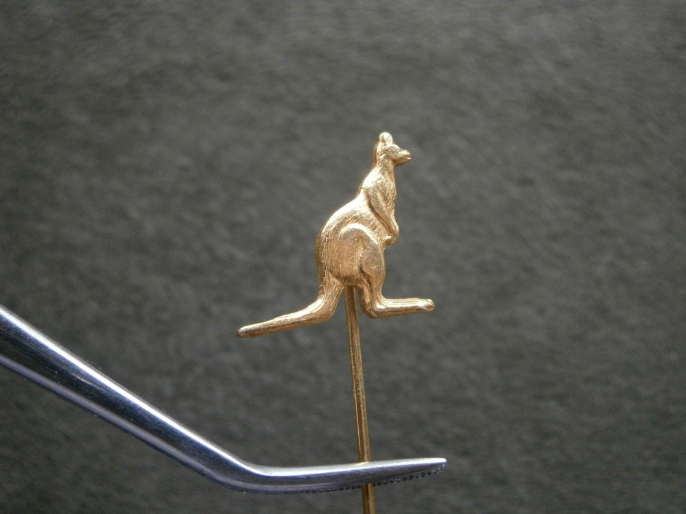 Kangaroo Australia Vintage Goldtone Stick Pin Lapel Pin 1.0g