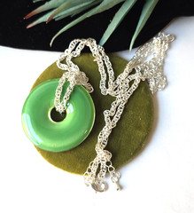Vintage Art Glass Circle Pendant Chain Necklace 32″L