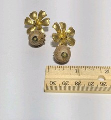 Vintage Gold Tone Flower & Wood Bead Stud Dangle Earrings 2″. BOHO. 70’s.