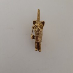 Vintage Signed MMA Metropolitan Museum Art Gold Tone Suprised Cat Brooch Pin