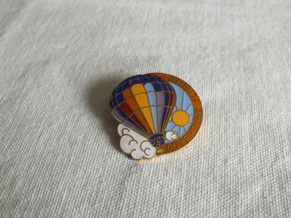 Beautiful Brooch Pin Gold Tone Enamel “Adventure Flights” Signed Hot Air Balloon