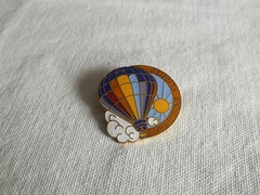 Beautiful Brooch Pin Gold Tone Enamel “Adventure Flights” Signed Hot Air Balloon