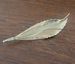 Vintage Gold-Tone Leaf Brooch Pin With Textured Details & Secure Clasp