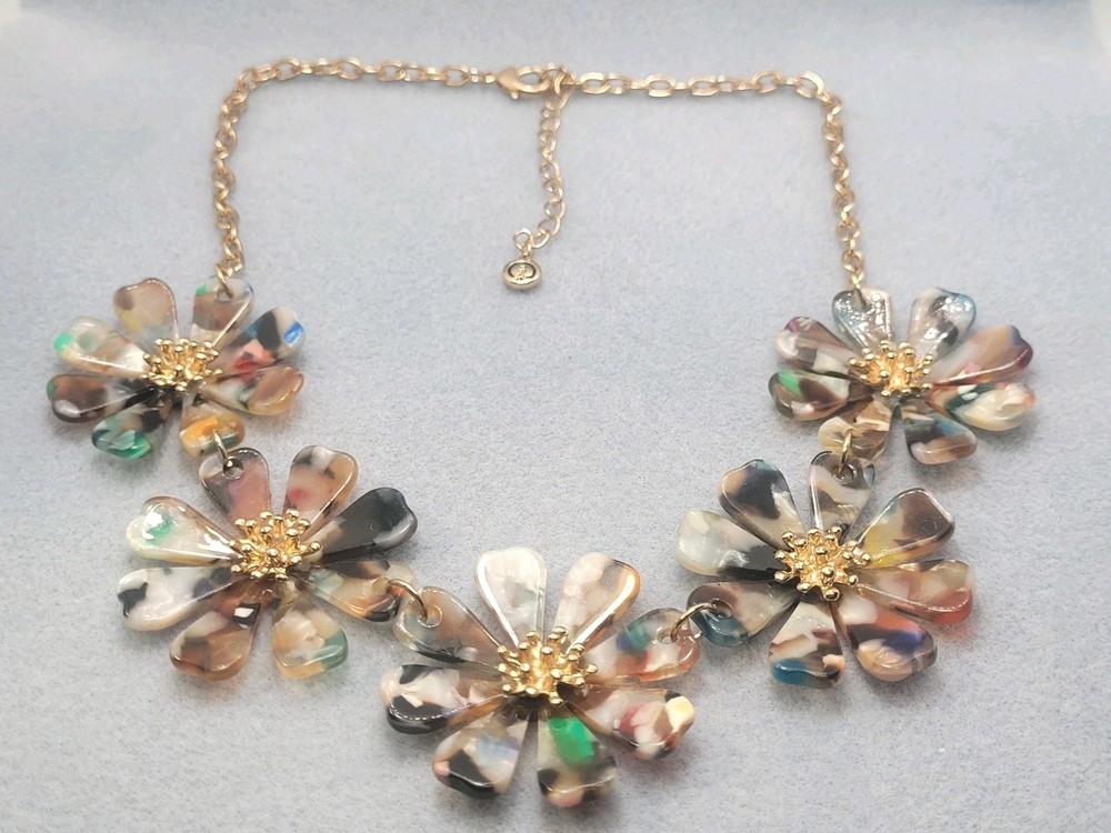 Missoni haute couture resin flower necklace stunning gold-tone finish 18in.