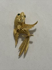 Vintage Signed Lind-Gal Parrot Brooch Gold Tone GRN Rhinestone Eyes—-(Y)