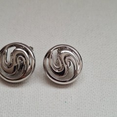 Vintage Unbranded Silvertone Abstract Swirl Openwork Clip-On Earrings