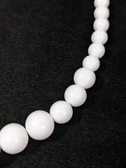 Vintage Classic MCM Rockabilly White Graduated Bead Choker Necklace 15.5 in