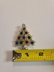 VTG Christmas Tree Brooch Lapel Pin Gold Toned Green Red & Blue Rhinestones
