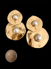 Vintage 1980’s Bold Gold And Faux Pearl Disk Clip Earrings Les Bernard Style