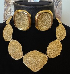 VINTAGE UNSIGNED DESIGNER RUNWAY BRUSHED GOLD BRUTALIST NECKLACE EARRINGS SET