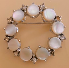 vintage brooch lot 9 brooches, one necklace pendant signed lot