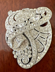 VINTAGE ART DECO 1930’s 40’s RHINESTONE FUR CLIP 2″ long x 1 1/2″ wide