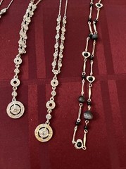 ❤️VTG LOT OF 5 NECKLACES. 2 ARE AVON & OTHERS UNBRANDED. VERY NICE❤️