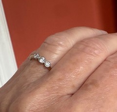 Beautiful 18k and diamond antique vintage ring