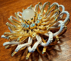 Vintage Women’s Mid Century 2.5″ Brooch Jewelry Rose Quartz & Rhinestones Pin