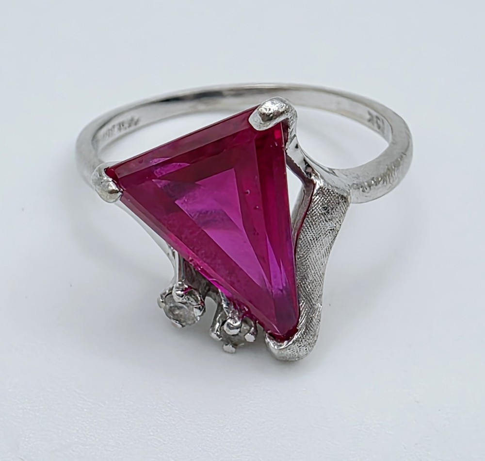 Vintage Kimberly 10K White Gold Ring Triangle Pink Ruby Diamond Modernist Size 8