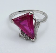 Vintage Kimberly 10K White Gold Ring Triangle Pink Ruby Diamond Modernist Size 8