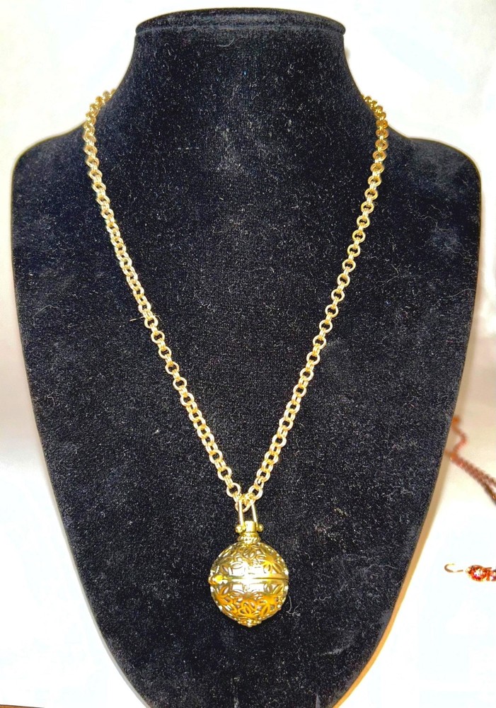 Filigree Aromatherapy Diffuser Necklace.