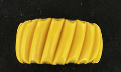 VINTAGE GOLD TONE & YELLOW LUCITE EXPANDABLE BRACELET