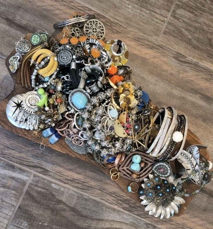 Tarnished Treasures, 3 Pounds of Pre-Loved Vintage & Contemporary Jewelry
