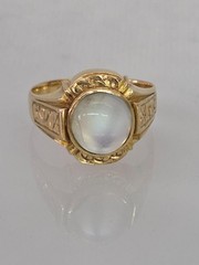 Beautiful 1930’s Chinese 18k Gold & Moonstone ring Size 7.5