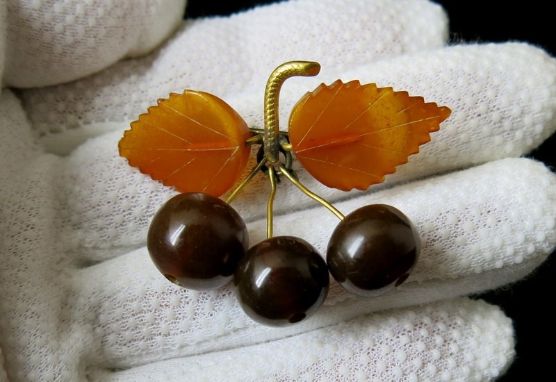 Vintage Baltic Amber Grapes Brooch USSR Gold Plated Pin