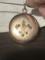 Victorian 7.3g W&H Nouveau Gold Filled Paste Stone Fleur De Lis Locket Pendant