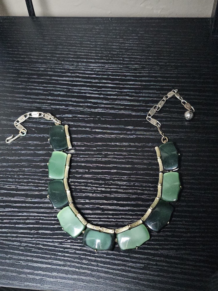 Vintage Signed Lisner Green Thermoset Panel Necklace Silver Tone Adjustable