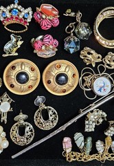Goldtone Jewelry Lot Avon Hong Kong Signed Pieces Brooch Earrings Vtg-Mod E31