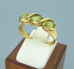 Vintage 925 Sterling Silver Gold Tone Natural Peridot Three Stone Ring Size 8.25