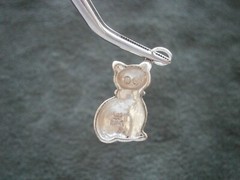 SU Seated Cat Vintage Sterling Silver Enamel Marcasite Charm Pendant 2.0g