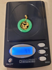 Vintage Chinese 14K Gold Apple Jade Dragon Circle Pendant 4.5 Grams