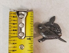 BIRDS AND BLOOMS Limited Edition 2002 Vintage Silvertone Pin Pinback