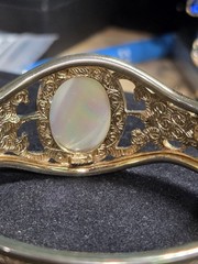 Vintage 1980s-1990s Victorian Revival Gold Tone Mother Of Pearl Bracelet 7″