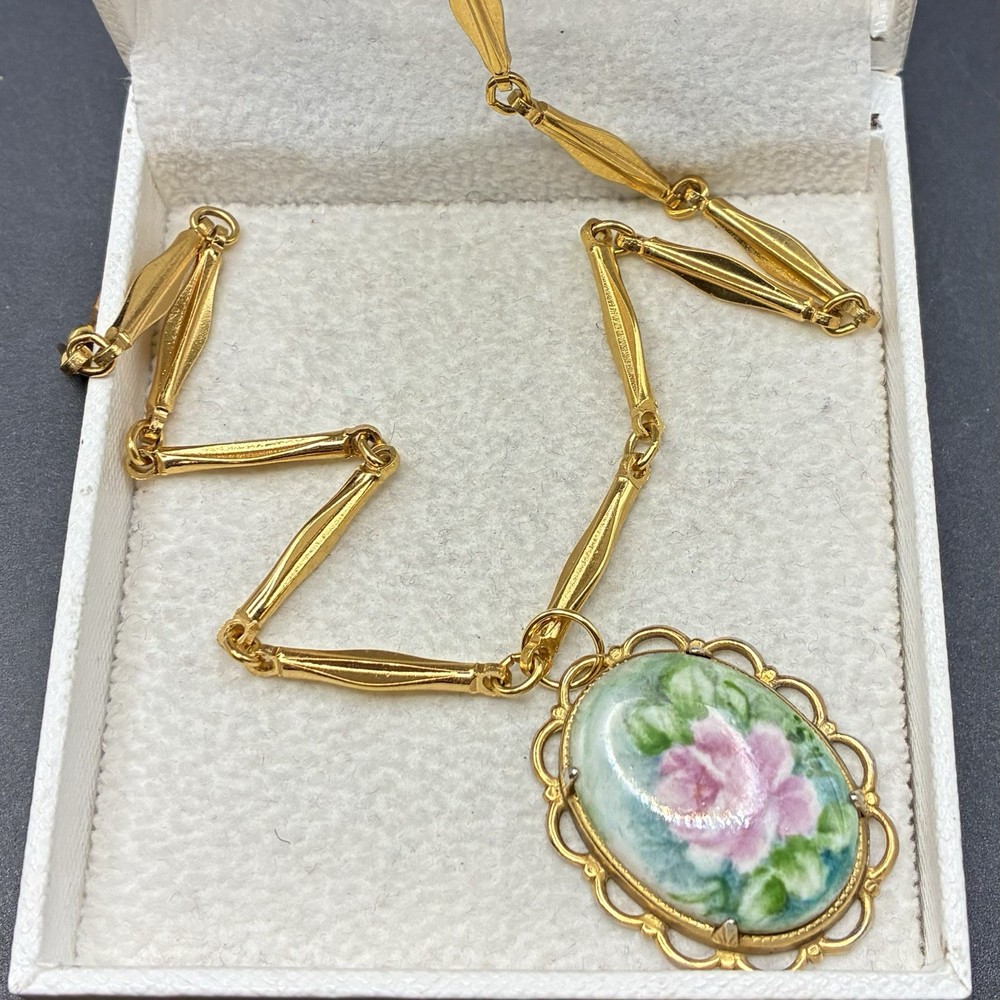Vintage Oval Rose Pendant Necklace on Vintage Gold Plated Fancy Link Chain