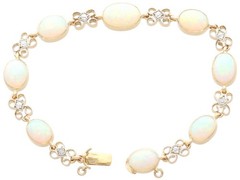 9.50Ct White Opal and 0.24Ct Diamond 15k Yellow Gold Necklace / Bracelet Set